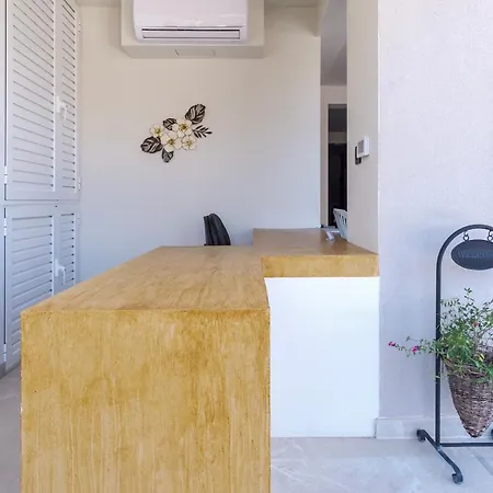 Aura Luxury - Seaside Getaways 4* 올림피아다