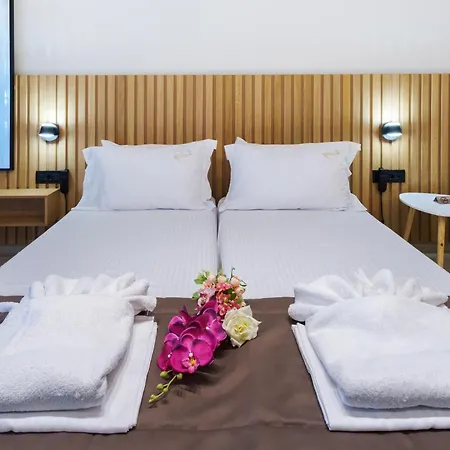 Aura Luxury - Seaside Getaways 4* 올림피아다