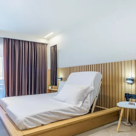 Aura Luxury - Seaside Accessible Friendly מלון דירות 4*