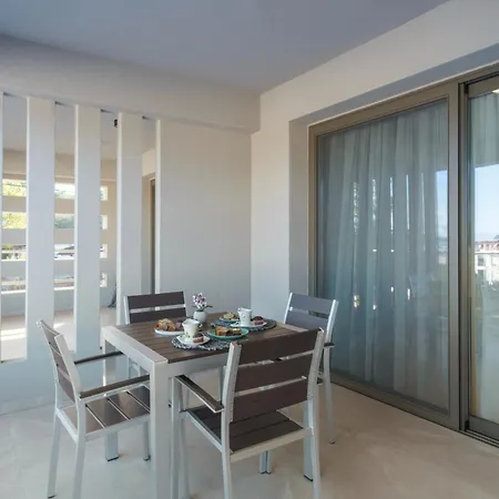 Aura Luxury - Seaside Accessible Friendly מלון דירות אולימפיאדה