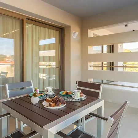 Aura Luxury - Seaside Accessible Friendly 4* أوليمبياذا