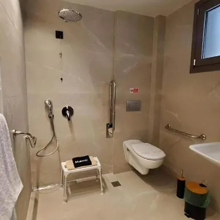 Aura Luxury - Seaside Accessible Friendly מלון דירות 4*