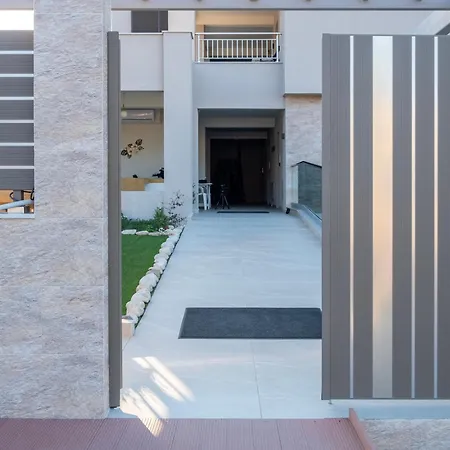 Aura Luxury - Seaside Accessible Friendly 4* אולימפיאדה