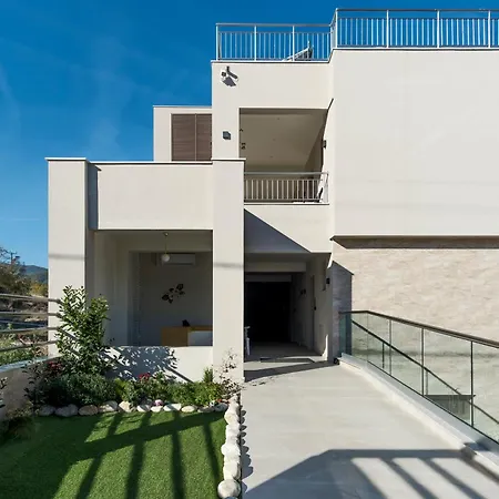 Aura Luxury - Seaside Accessible Friendly 4* אולימפיאדה