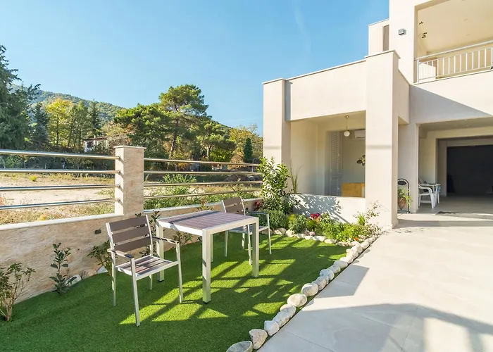 Aura Luxury - Seaside Getaways