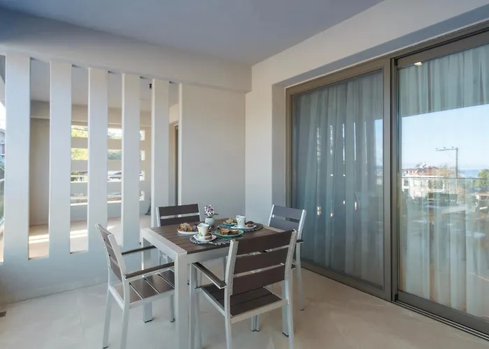 Aura Luxury - Seaside Getaways Hotel de apartamente Olympiada