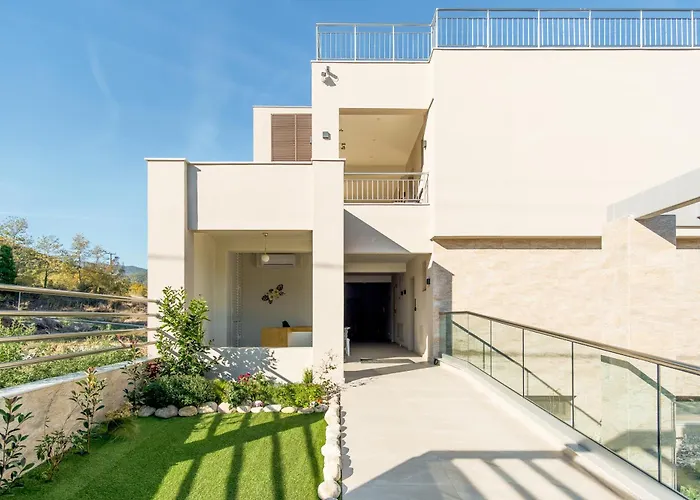 Aura Luxury - Seaside Getaways Olympiada